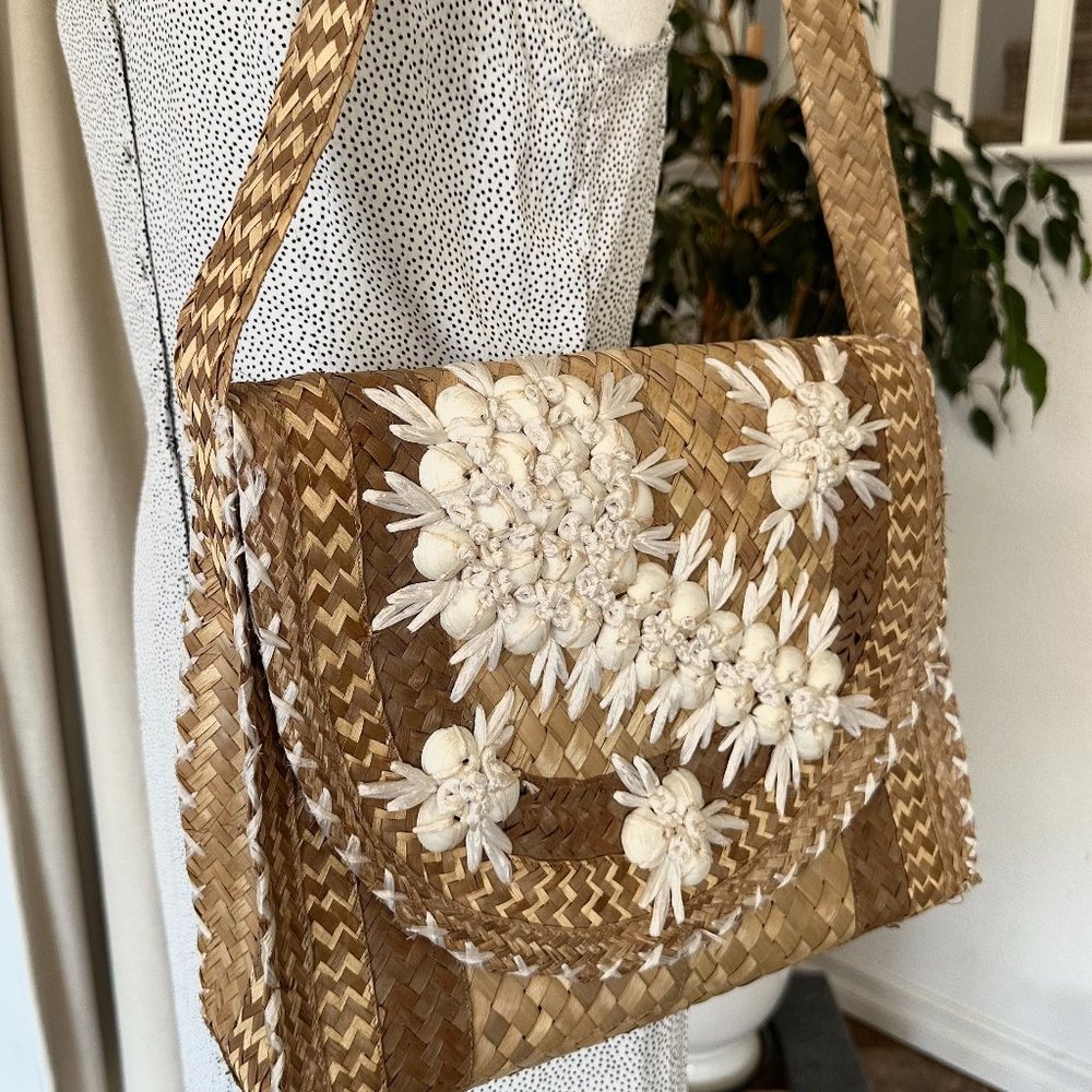 Vintage Straw Shoulder Bag Embellished with Seashells ONE SIZE
